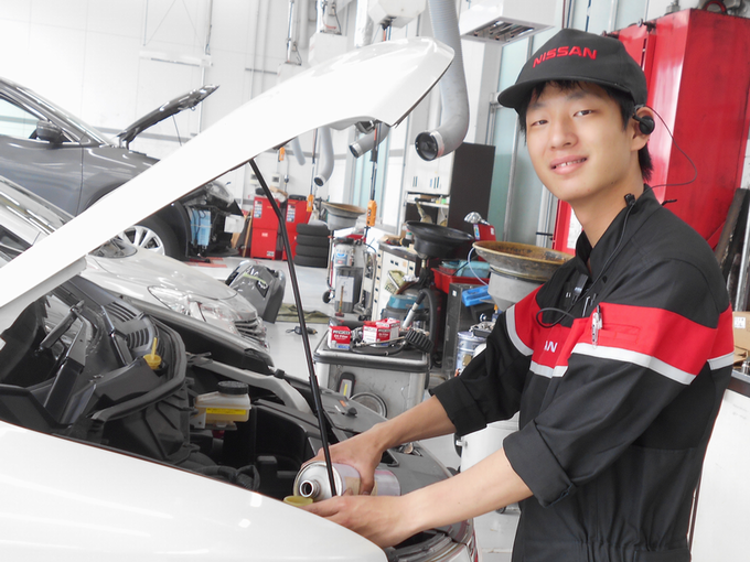 兵庫日産自動車株式会社  川西店  スタッフ写真